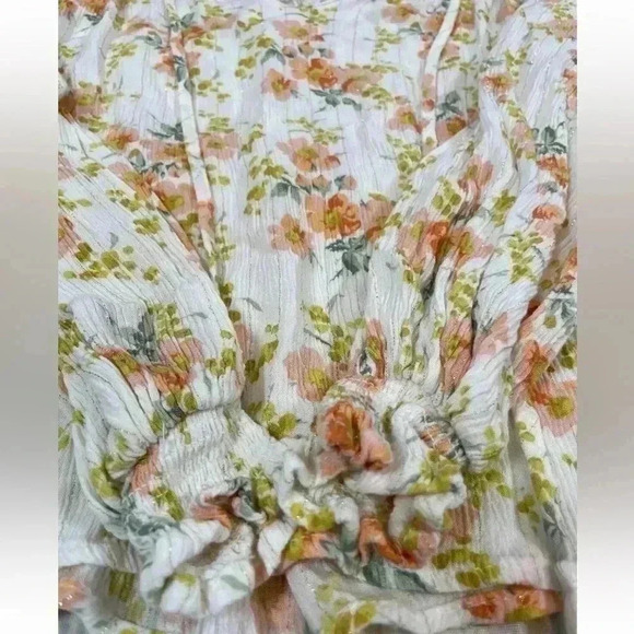 Cupcakes & Cashmere Peasant Blouse Women’s Sz M Cream Peach Floral Boho Smocked - Picture 10 of 15